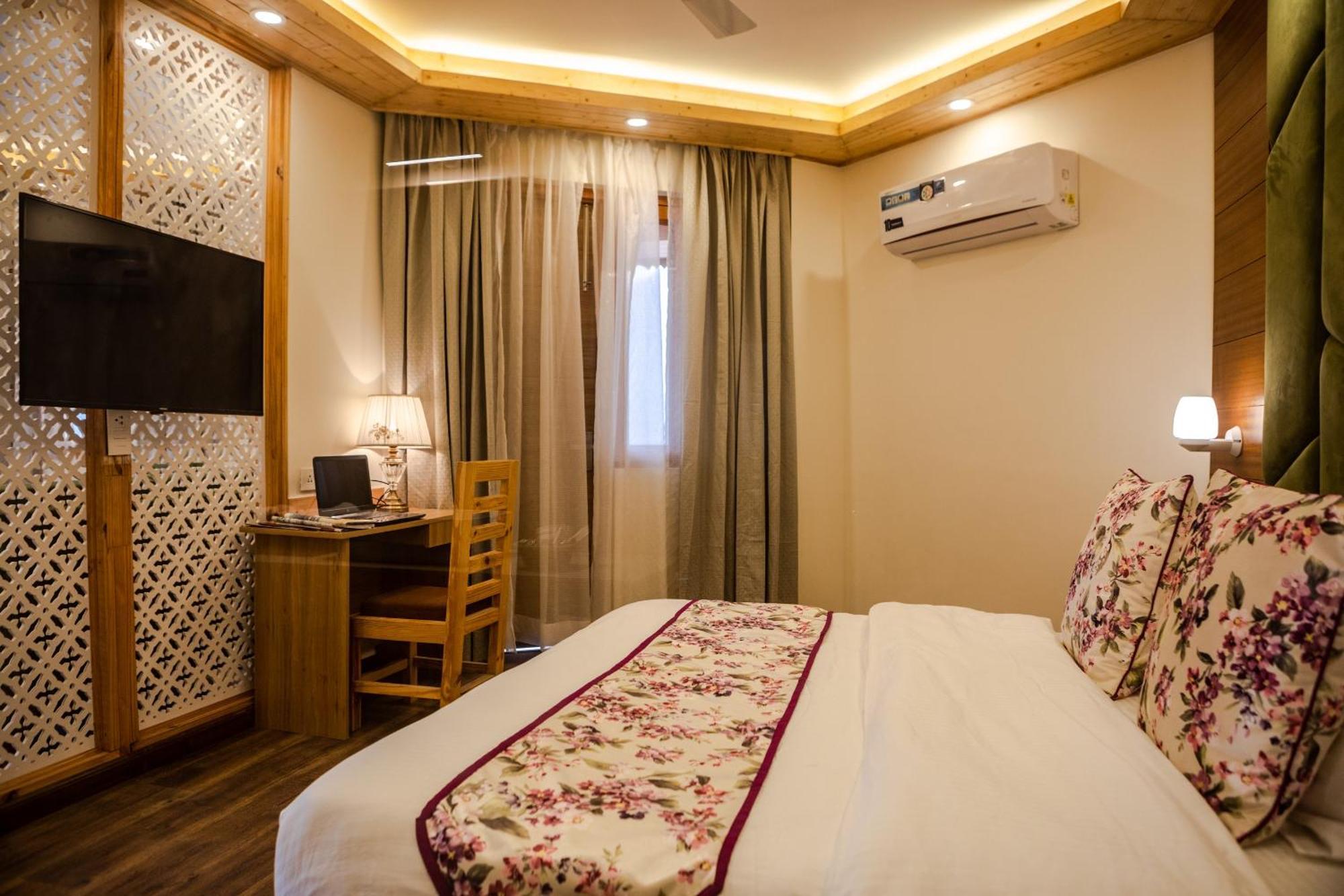 Anand Vardhan Resorts Manāli Szoba fotó